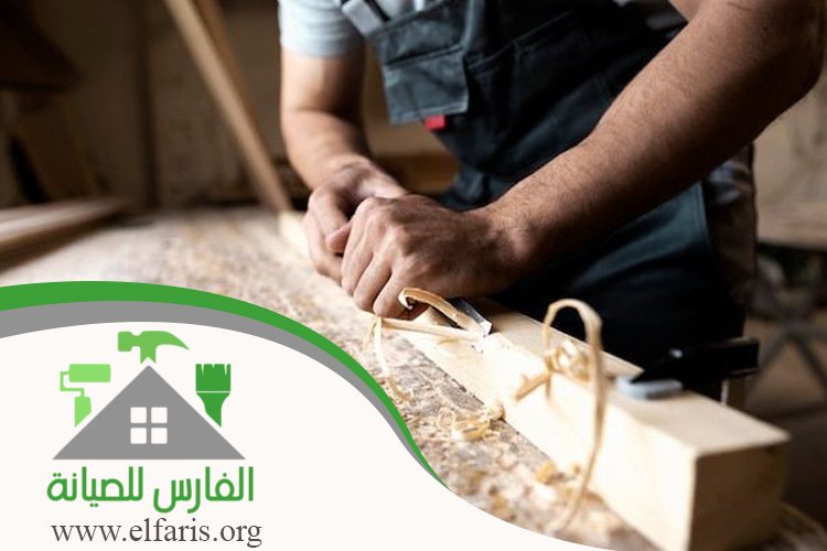 نجار في أم القيوين